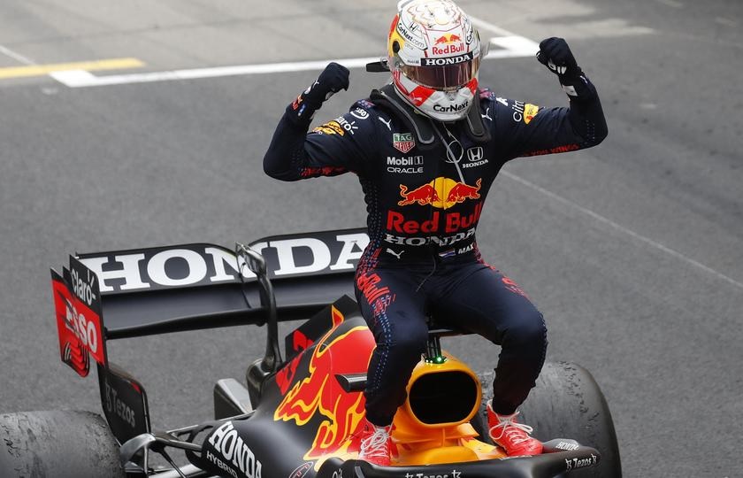 Max Verstappen Wins His Maiden F1 Title in Controversial Circumstances Against Lewis Hamilton in Abu Dhabi