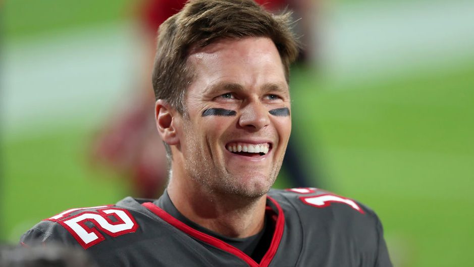 NFL World Reacts To Tom Brady Underwear Photo