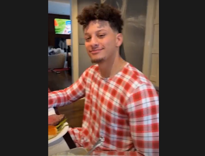 Patrick Mahomes Hosts Christmas Dinner For Family And Friends