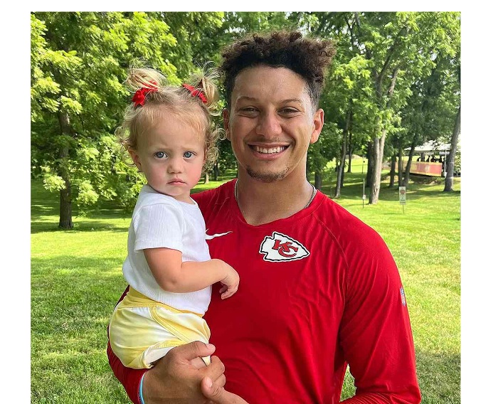 Patrick Mahomes Takes His Daughter to Work