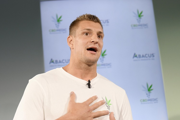Rob Gronkowski to Travis Kelce: “You Are Underpaid”