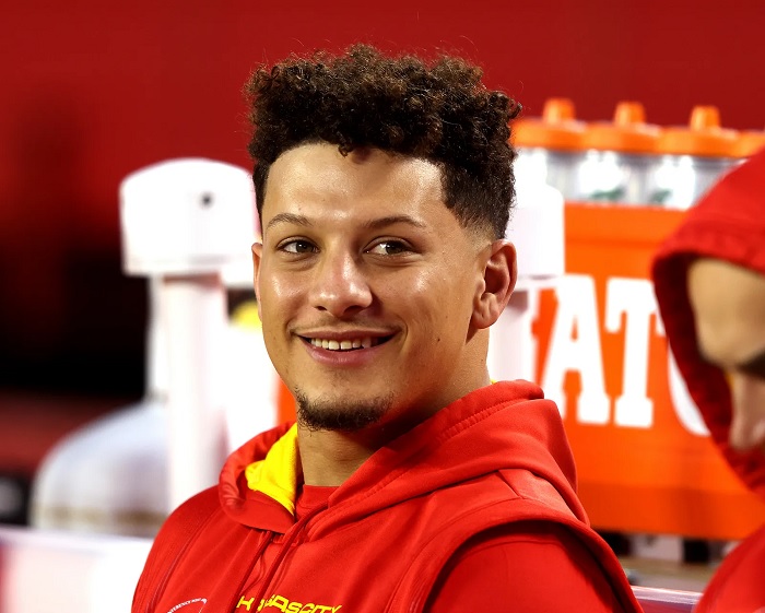 Patrick Mahomes Shows Off Photos From SBLVII Photo Day