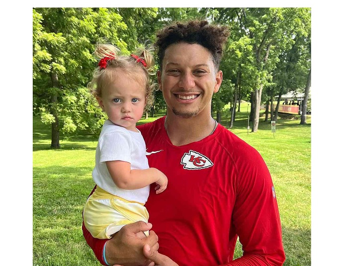Patrick Mahomes Trains his Daughter in Another Sport